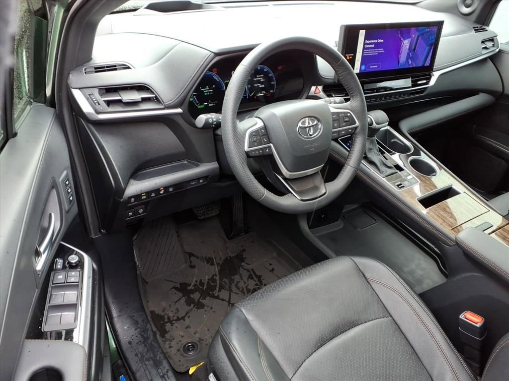 Certified 2025 Toyota Sienna Platinum image 14