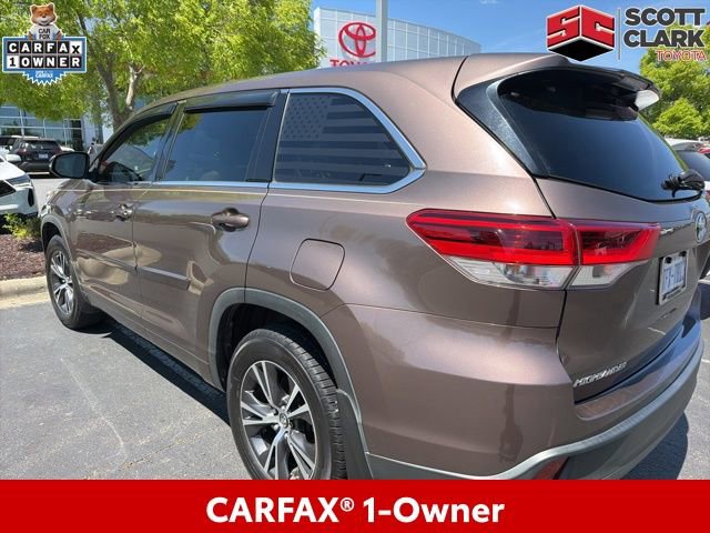 Used 2017 Toyota Highlander Plus FWD image 5