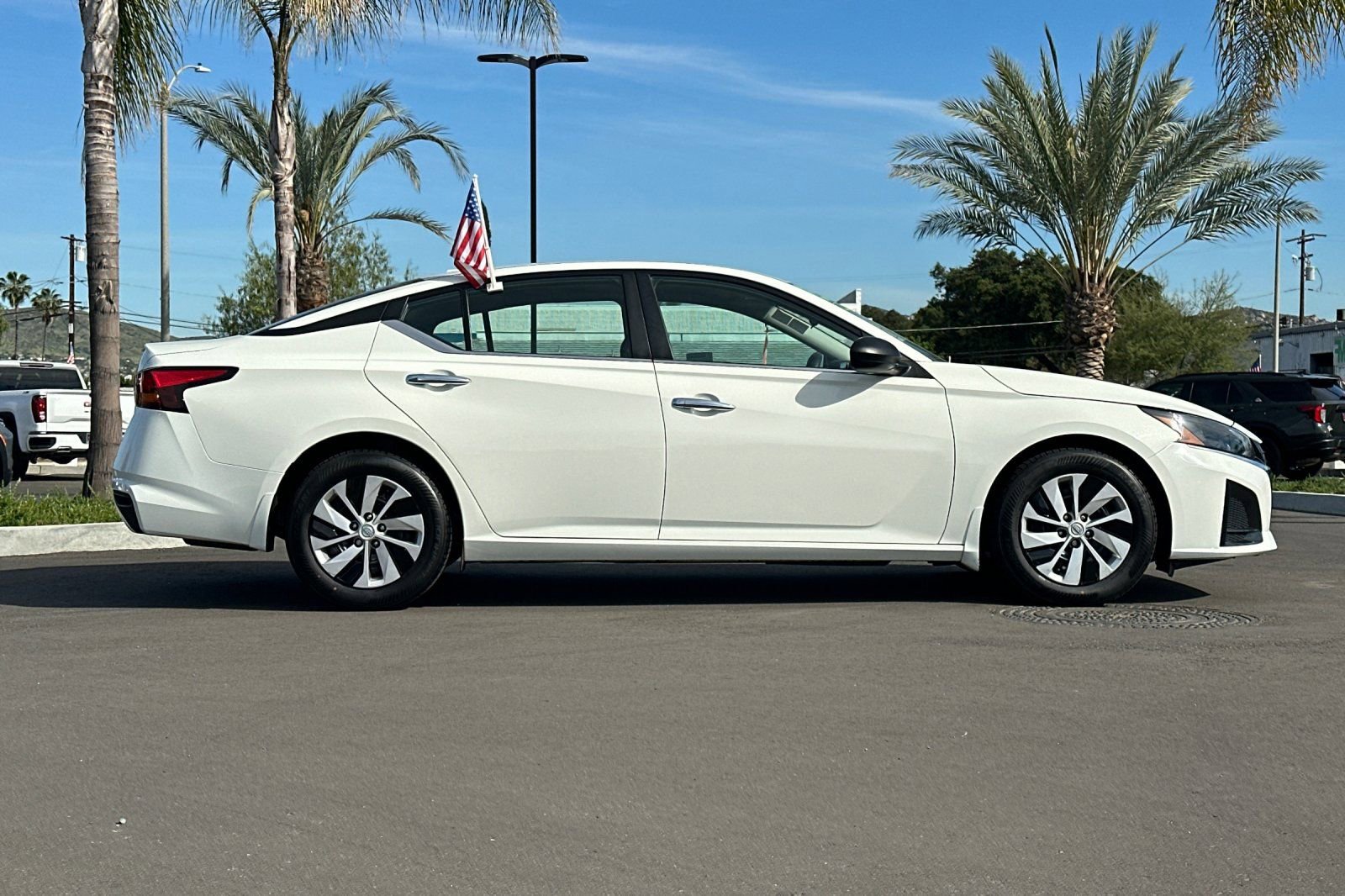 Used 2025 Nissan Altima 2.5 S FWD image 3
