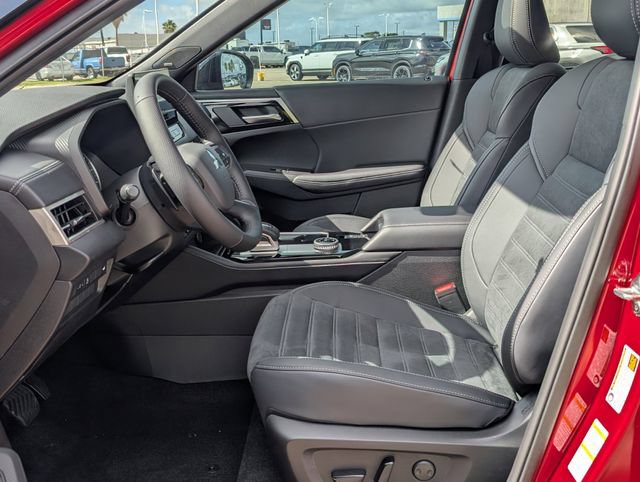 New 2026 Mitsubishi Outlander AWD image 13