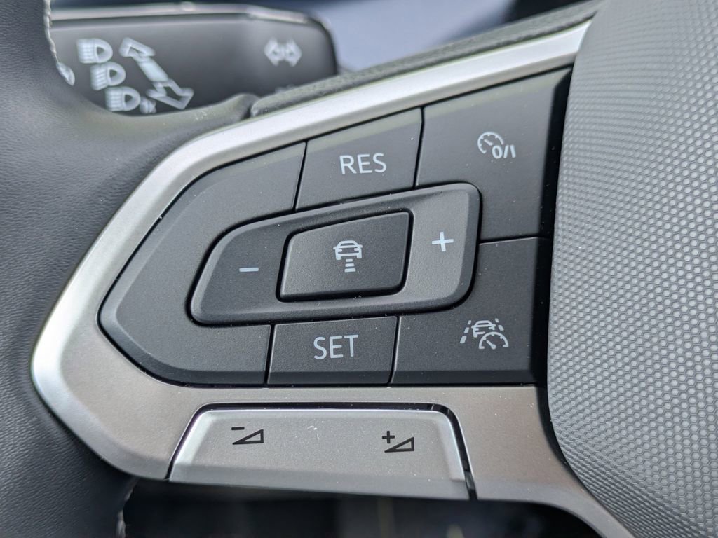 Certified 2025 Volkswagen Taos SEL image 26