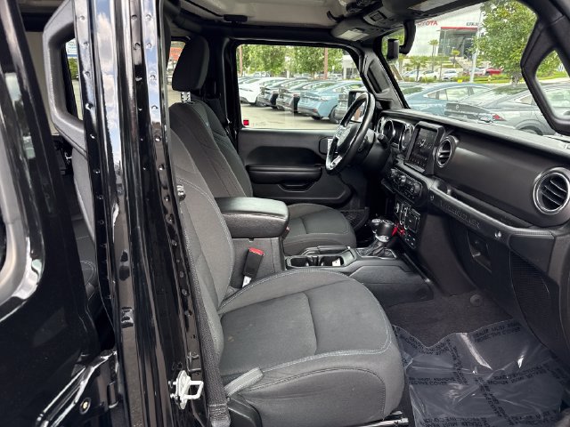Used 2021 Jeep Wrangler Unlimited Rubicon 4xe w/ Cold Weather Group AWD/4WD image 14