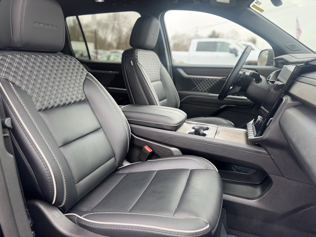 Used 2025 GMC Acadia Denali w/ LPO, Floor Liner Package image 12