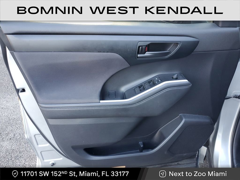 Used 2020 Toyota Highlander L image 20