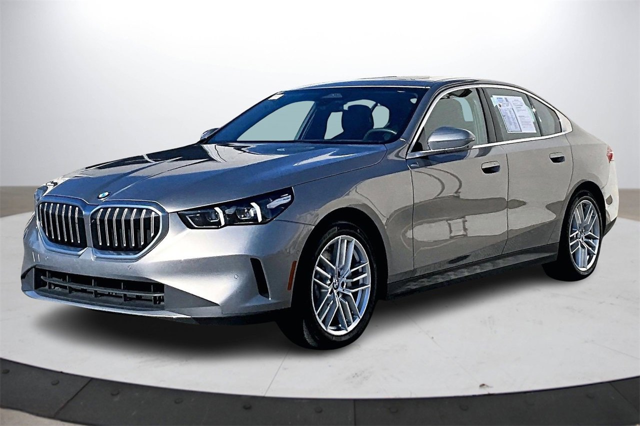 Used 2024 BMW 530i w/ Premium Package image 4
