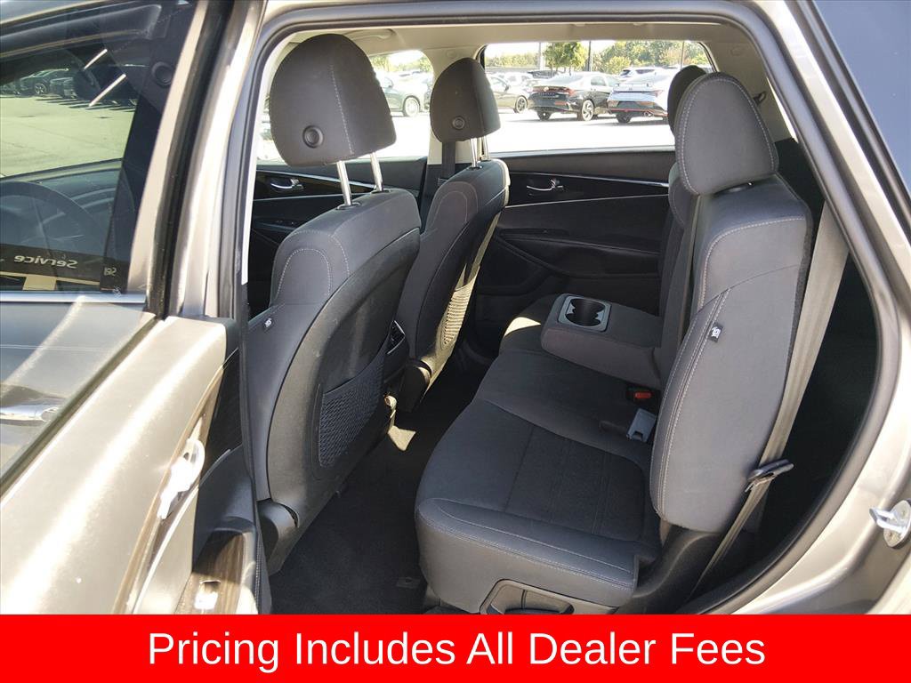 Used 2019 Kia Sorento FWD V6 image 14
