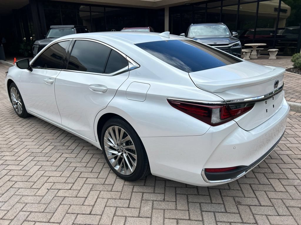 Certified 2022 Lexus ES 300h Ultra Luxury w/ Accessory Package 2 FWD image 5
