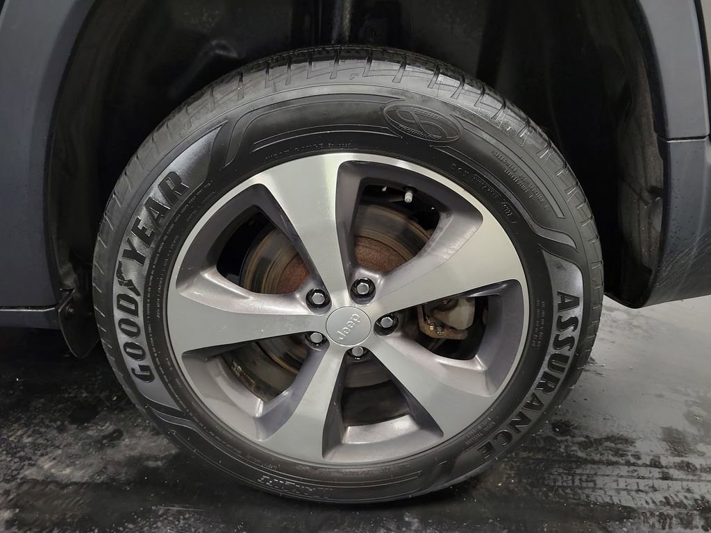 Used 2020 Jeep Cherokee Limited w/ Technology Group image 11