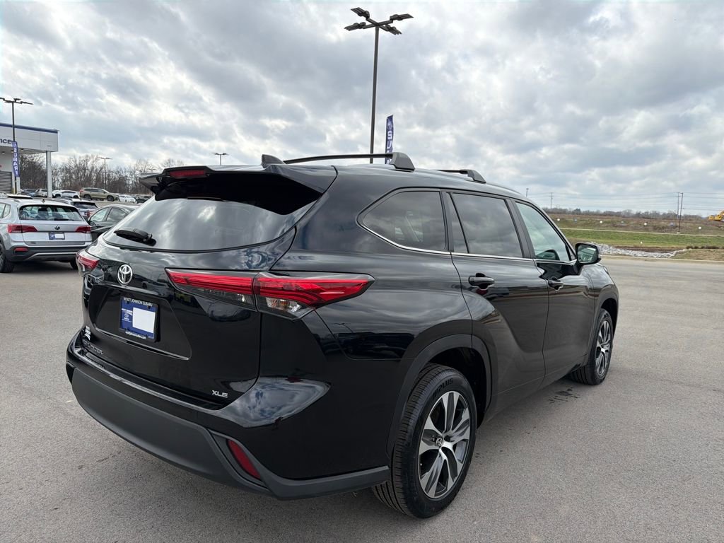 Used 2023 Toyota Highlander XLE FWD image 7