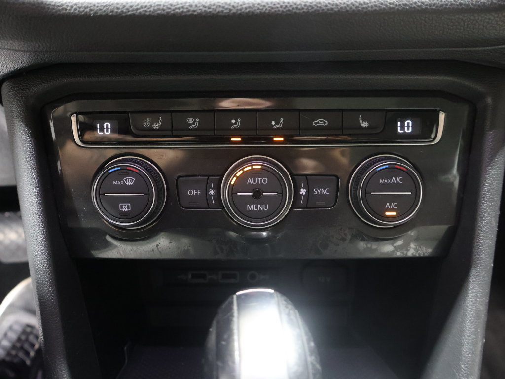 Used 2018 Volkswagen Tiguan SEL Premium AWD/4WD image 31
