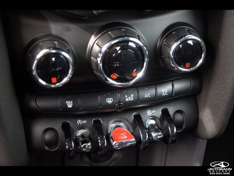 Used 2015 MINI Cooper 4-Door Hardtop w/ Premium Package FWD image 20