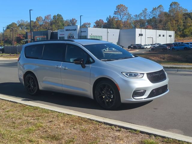 New 2026 Chrysler Pacifica Select w/ S Appearance Package FWD image 15