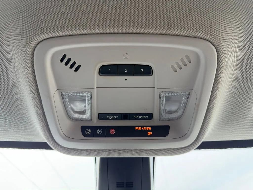 Used 2018 Chevrolet Traverse LT FWD image 25