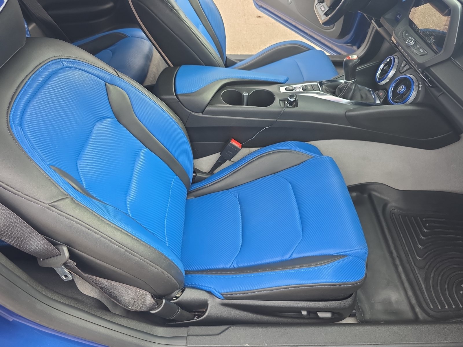 Used 2022 Chevrolet Camaro LT RWD image 19