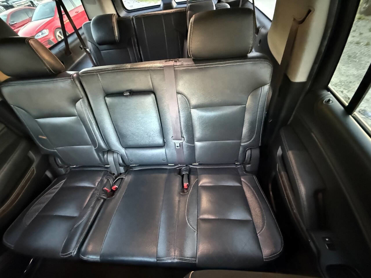 Used 2016 Chevrolet Suburban LS RWD image 18