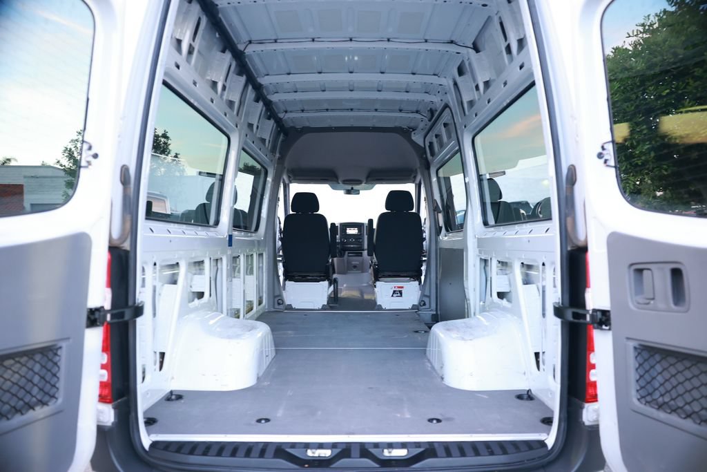 Used 2018 Mercedes-Benz Sprinter 3500 image 31