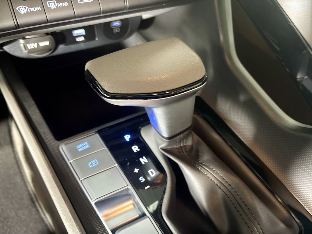 Used 2025 Hyundai Elantra Hybrid FWD image 17