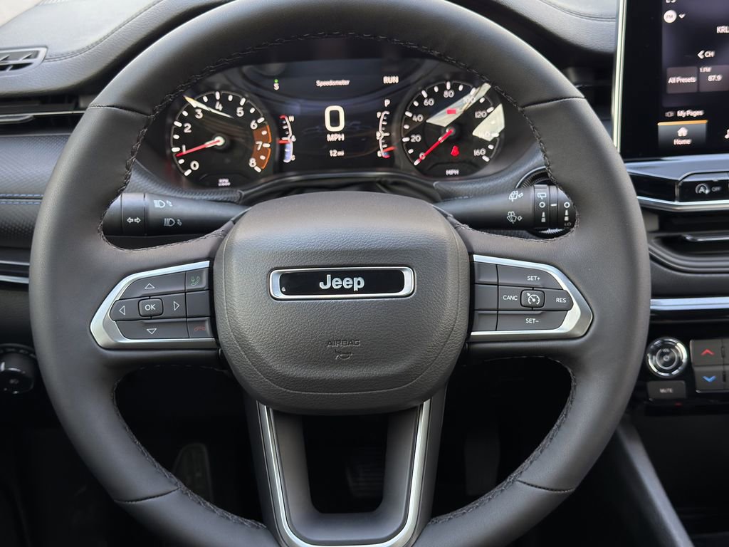 New 2026 Jeep Compass Latitude image 12