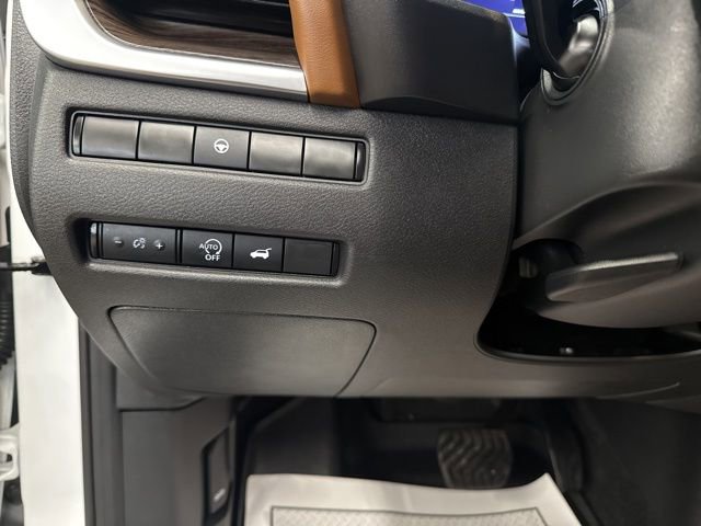 Used 2024 Nissan Rogue Platinum image 19