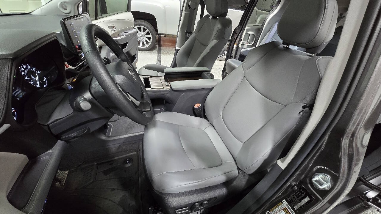 Used 2024 Toyota Sienna XLE w/ XLE Plus Package AWD/4WD image 22
