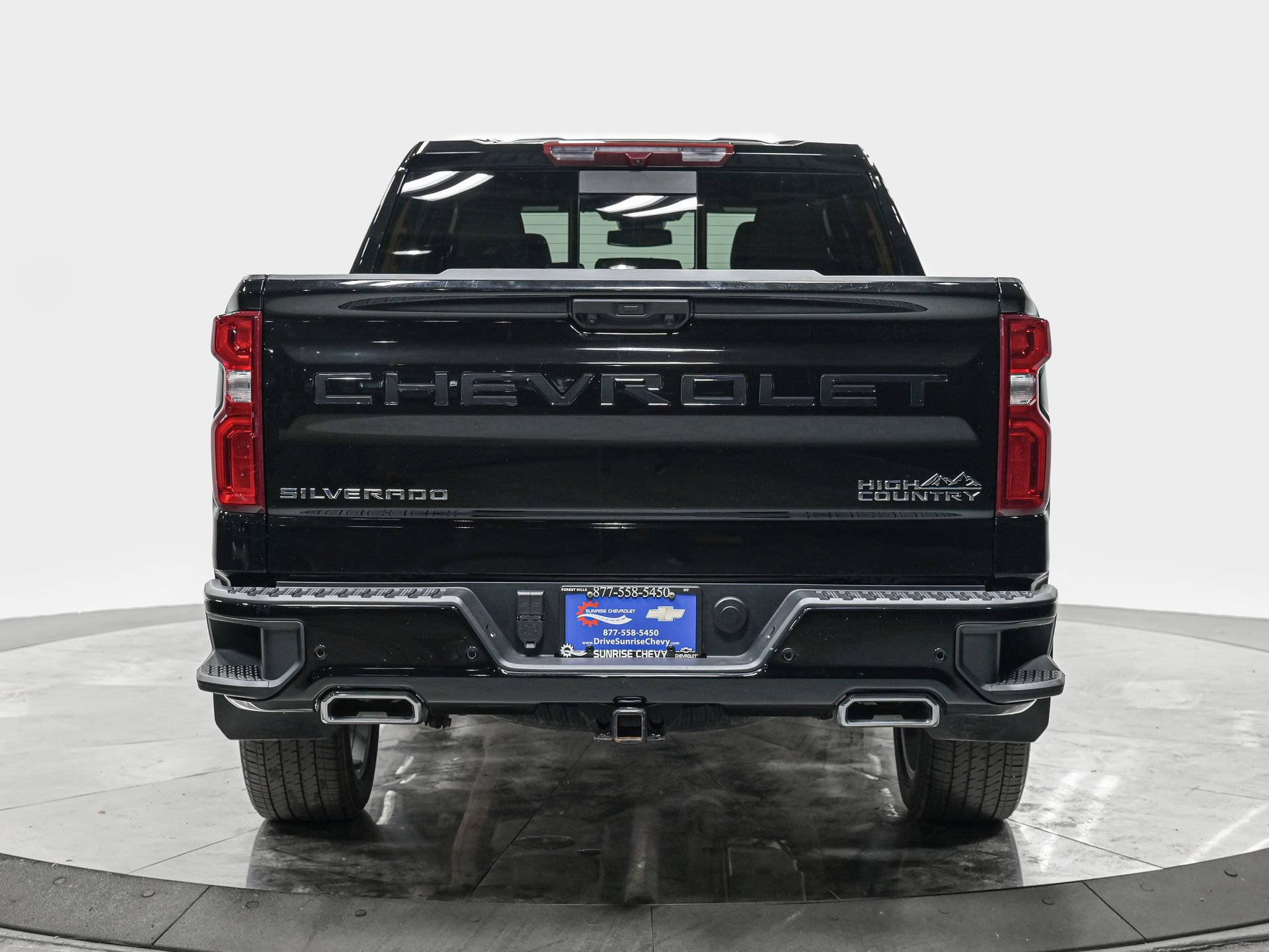Used 2025 Chevrolet Silverado 1500 High Country w/ High Country Premium Package AWD/4WD image 5