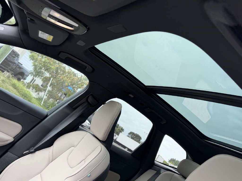 New 2026 Volvo XC60 B5 Plus w/ Climate Package AWD/4WD image 18