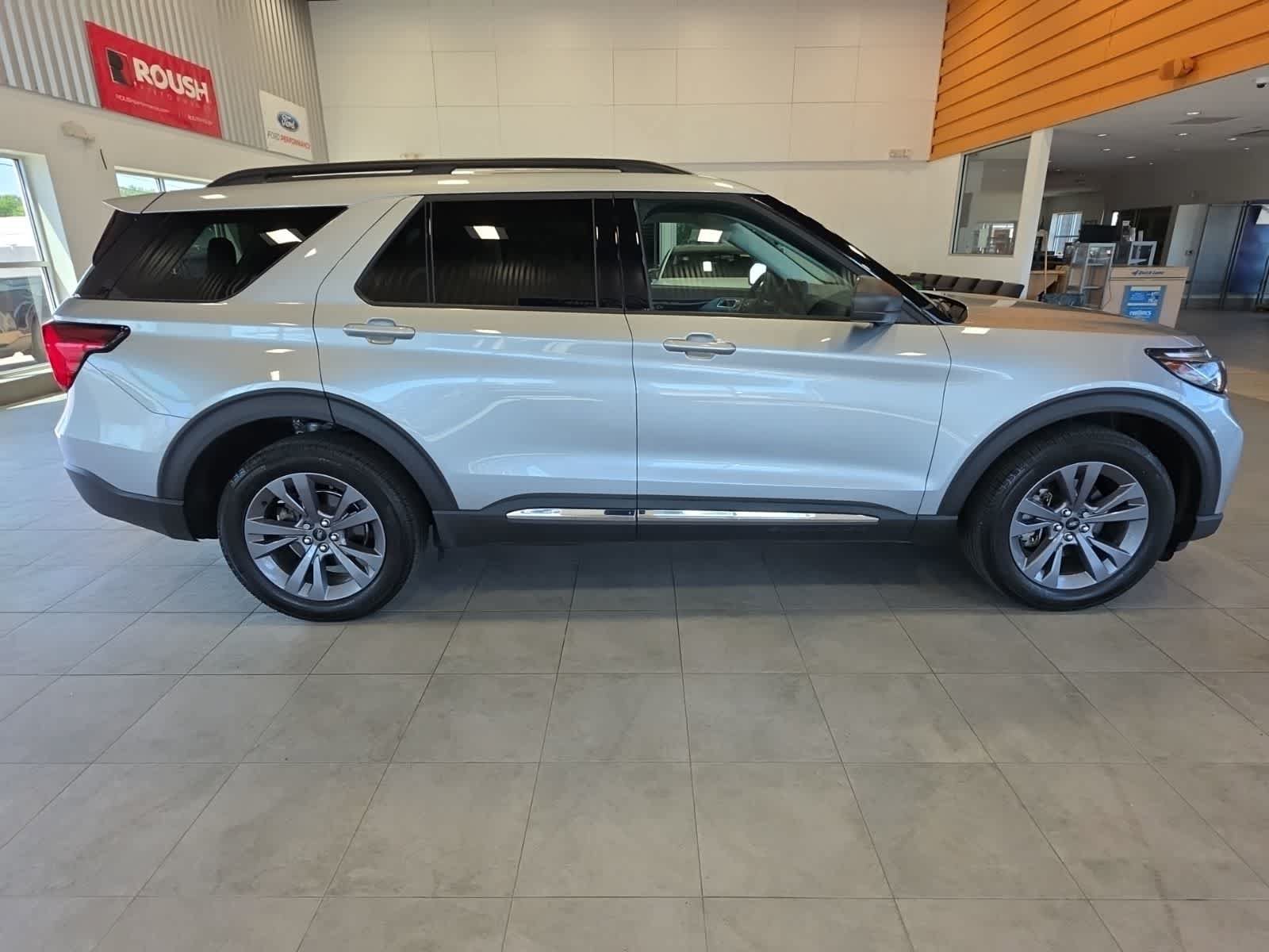 Used 2025 Ford Explorer Active w/ Active Comfort Package AWD/4WD image 6