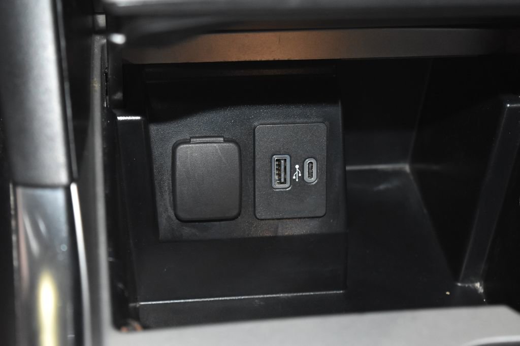Used 2022 Ford Explorer XLT w/ Equipment Group 202A AWD/4WD image 14