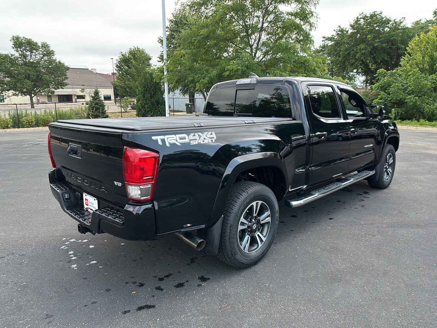 Used 2017 Toyota Tacoma TRD Sport w/ Tow Package AWD/4WD image 10