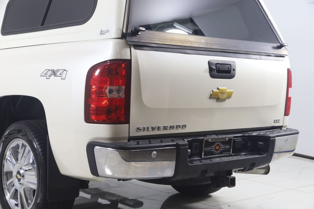 Used 2012 Chevrolet Silverado 1500 LTZ w/ LTZ White Diamond Edition AWD/4WD image 19