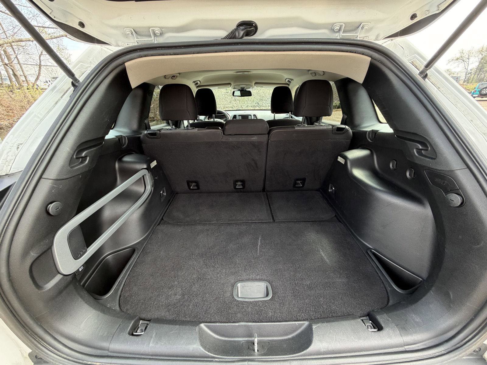 Used 2016 Jeep Cherokee Sport image 16