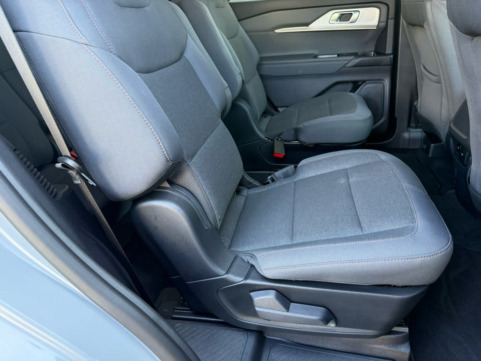 Used 2026 Ford Explorer Active AWD/4WD image 9