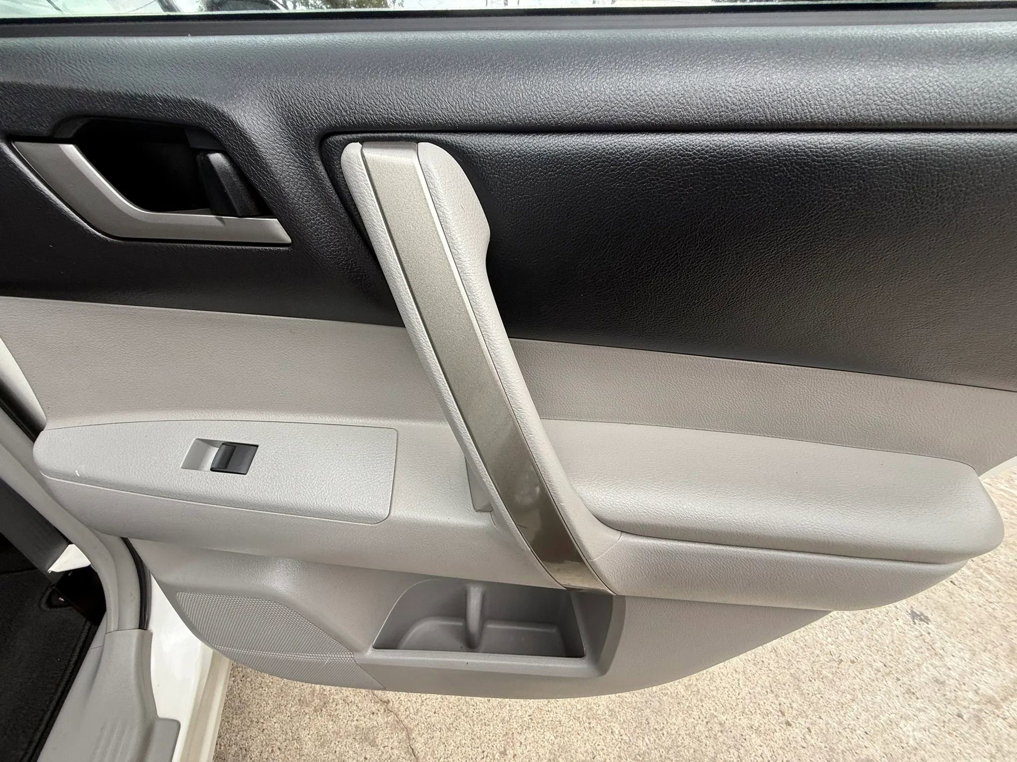 Used 2013 Toyota Highlander SE image 24