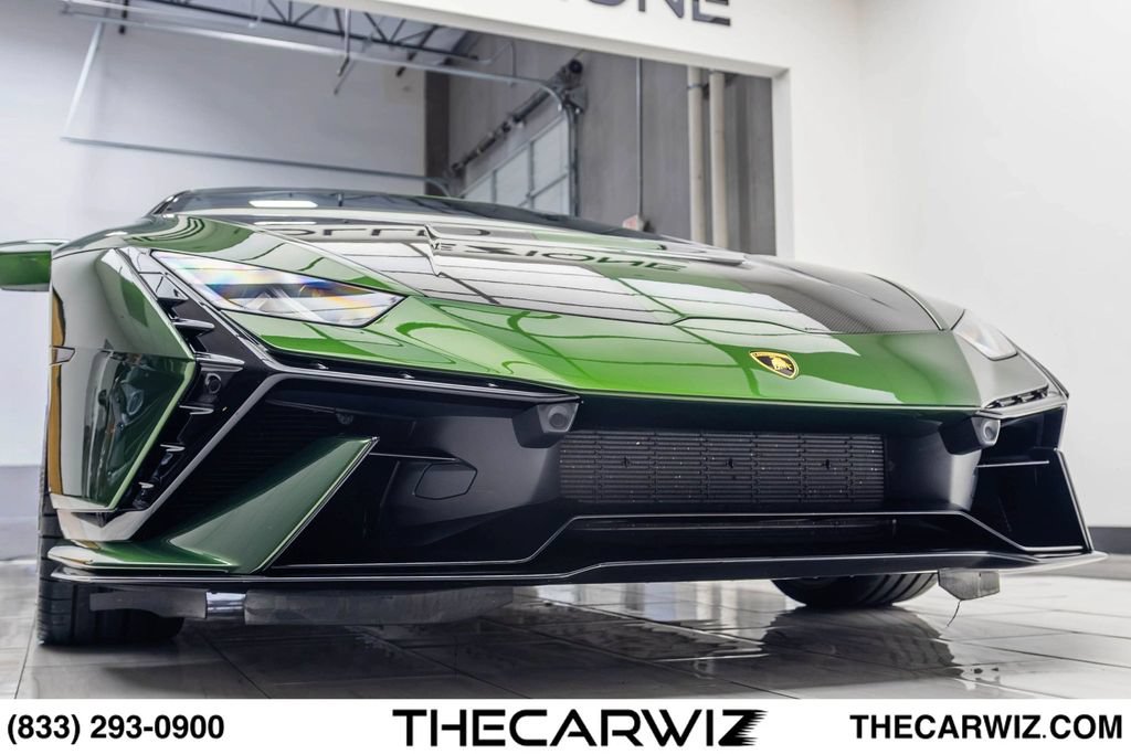 Used 2024 Lamborghini Huracan Tecnica RWD image 8