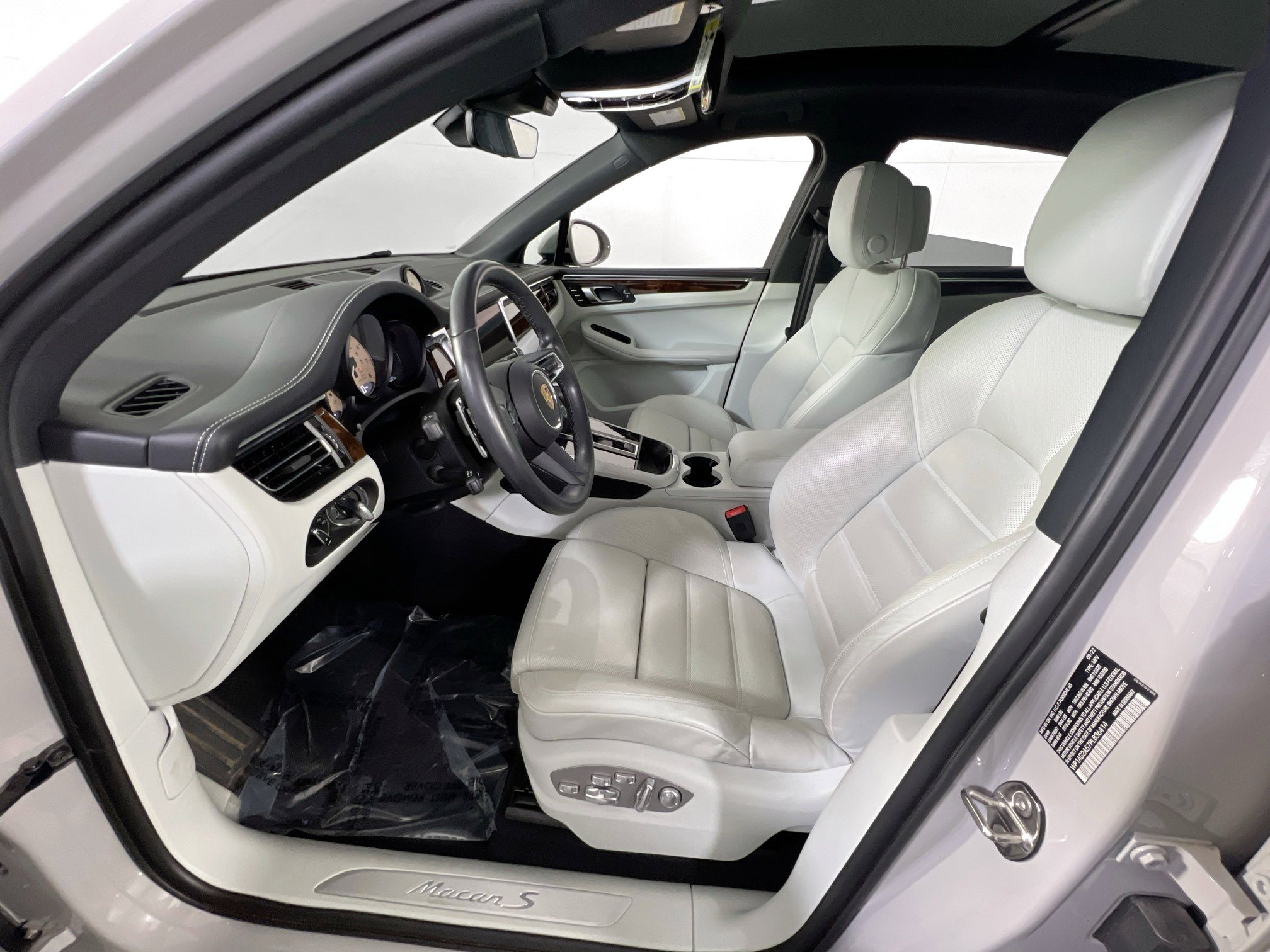 Used 2023 Porsche Macan S image 21