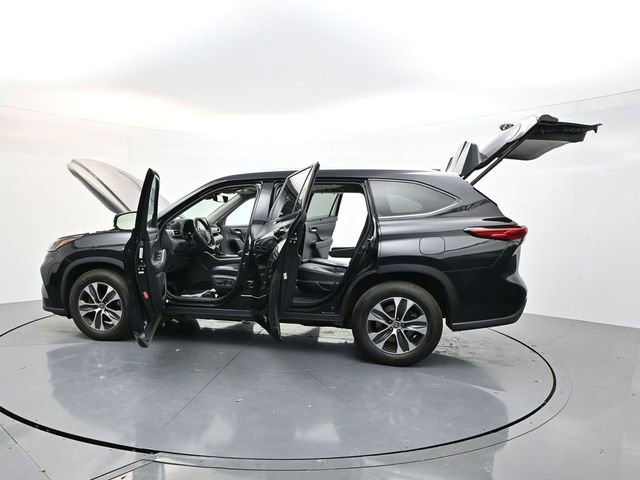 Used 2022 Toyota Highlander XLE image 54