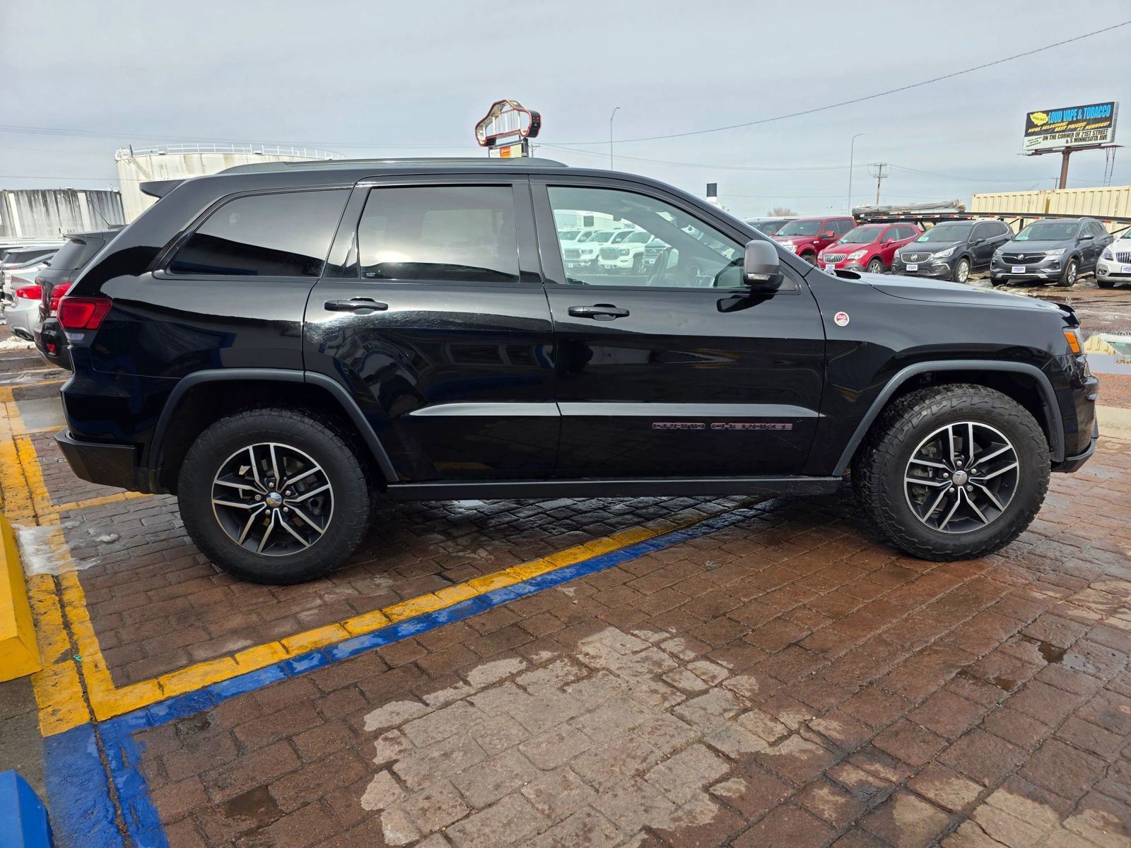 Used 2018 Jeep Grand Cherokee Trailhawk AWD/4WD image 4