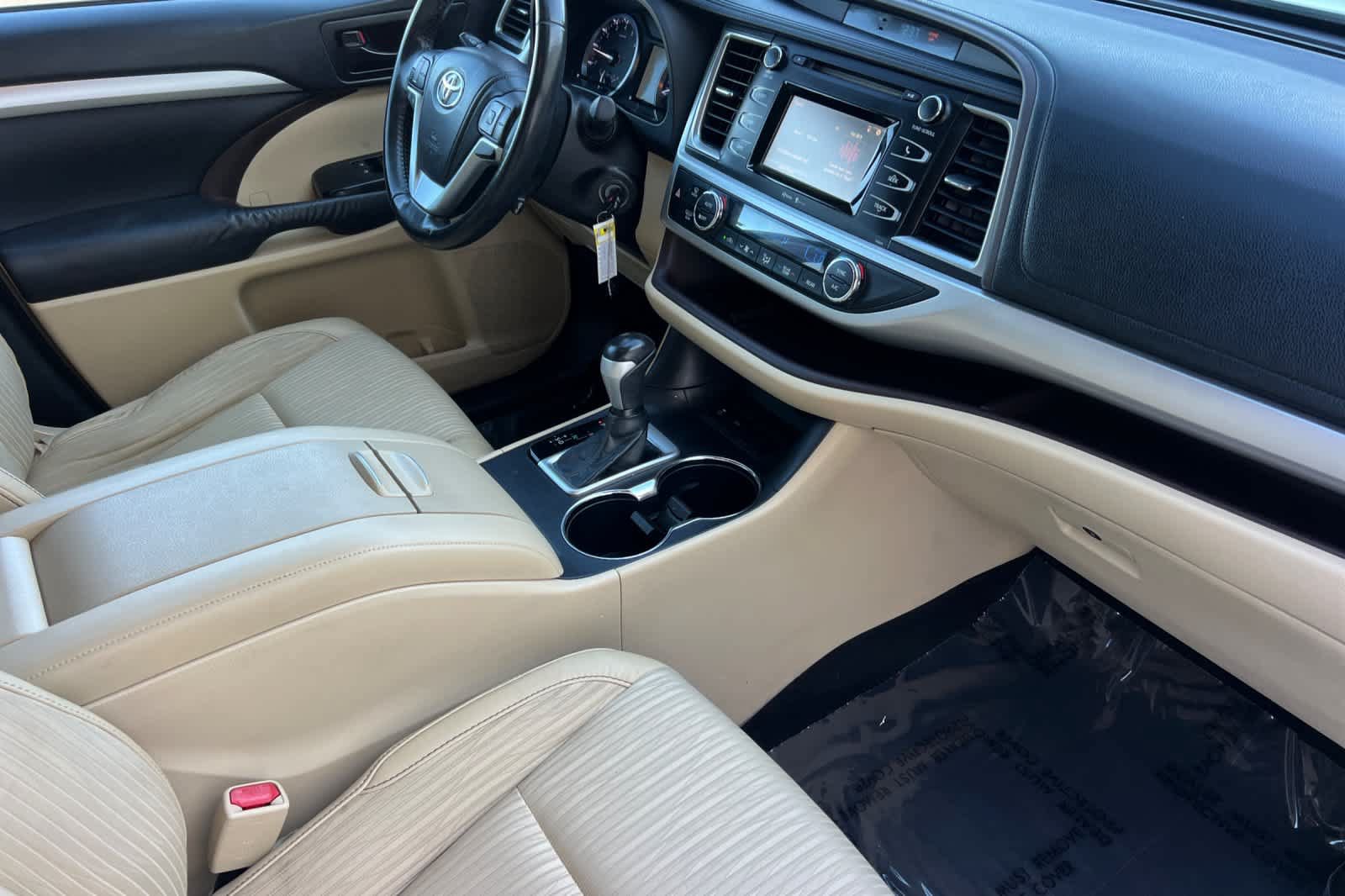Used 2014 Toyota Highlander Plus FWD image 18