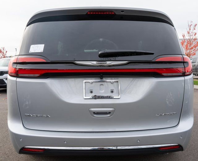 New 2026 Chrysler Pacifica Limited w/ Uconnect Theater Family Group image 6