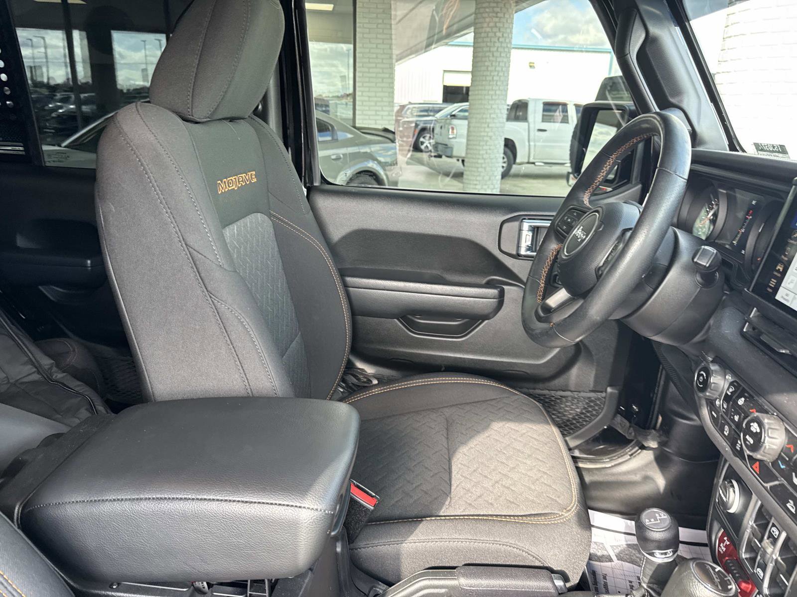 Used 2024 Jeep Gladiator Mojave w/ Convenience Group image 10