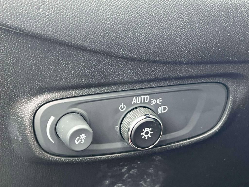Used 2023 Chevrolet Equinox LS FWD image 10