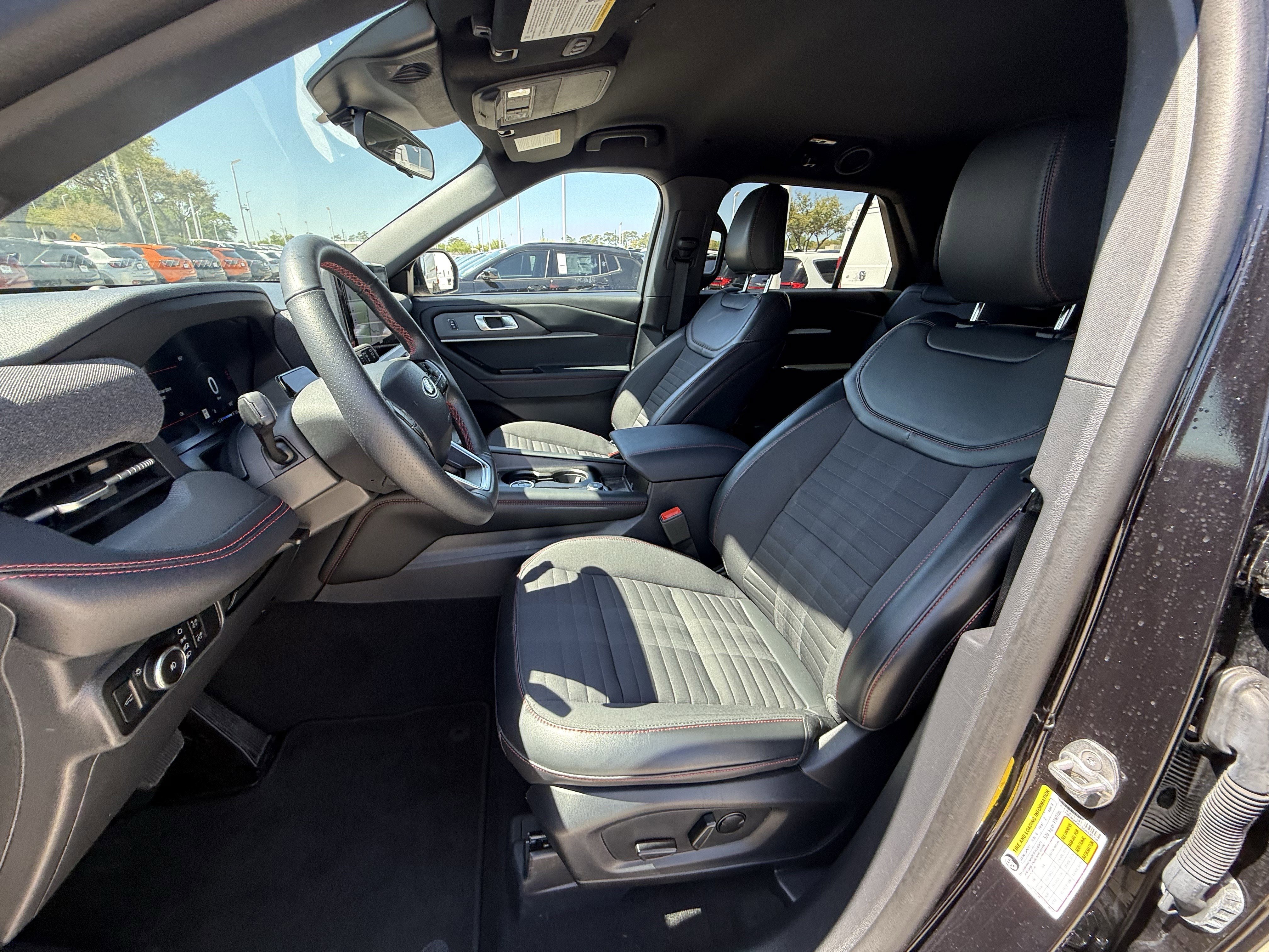 Used 2025 Ford Explorer ST-Line image 29