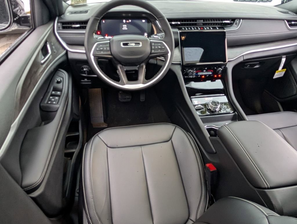 New 2025 Jeep Grand Cherokee Limited w/ Black Appearance Package image 14
