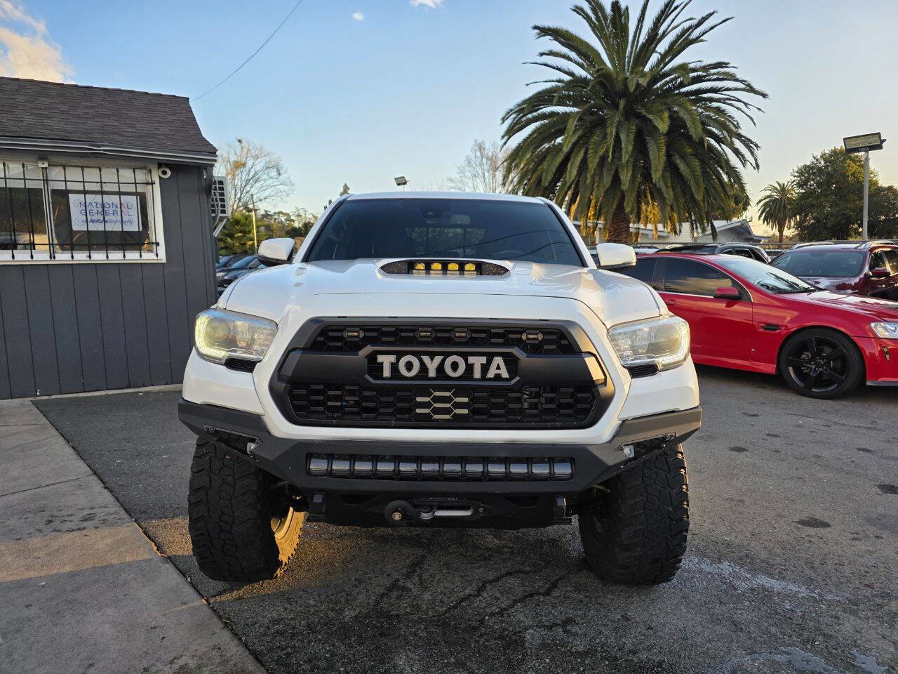 Used 2021 Toyota Tacoma TRD Sport w/ Technology Package image 2