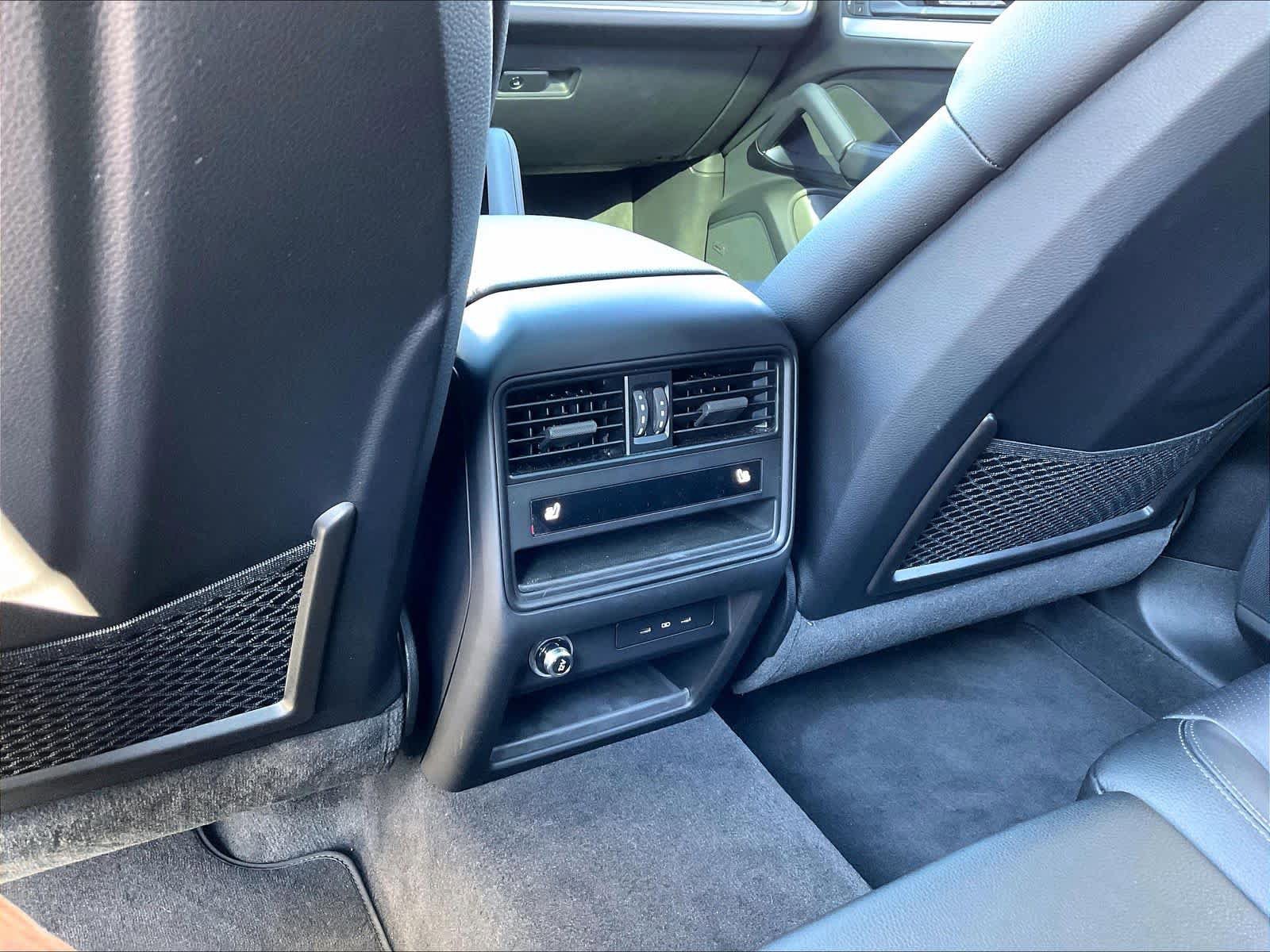 Used 2024 Porsche Cayenne image 35