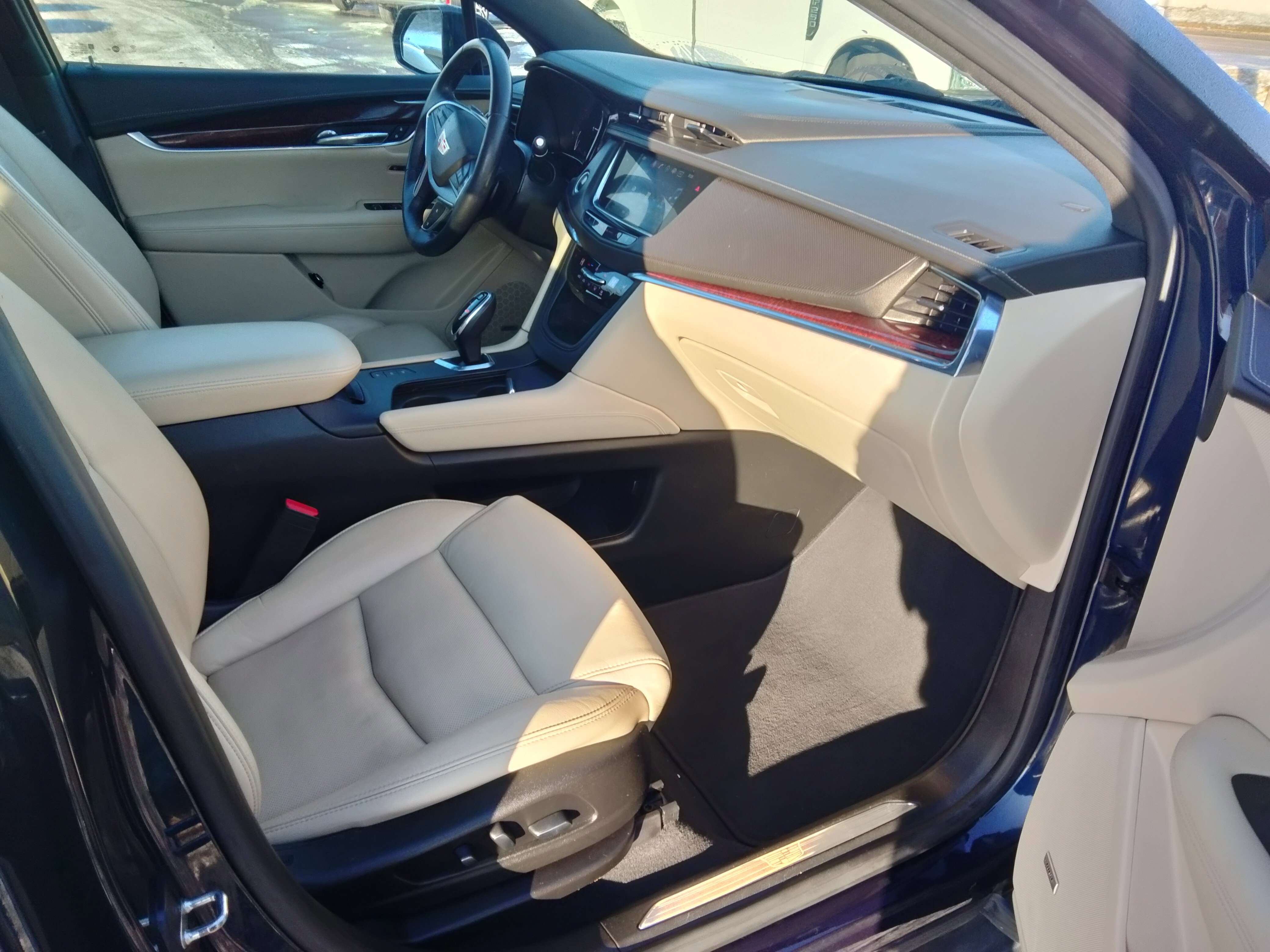 Used 2017 Cadillac XT5 Luxury w/ Driver Awareness Package image 13