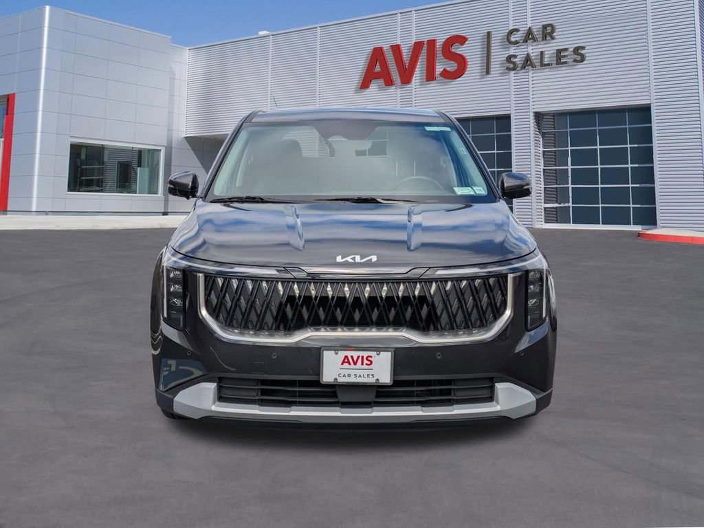 Used 2025 Kia Carnival image 2