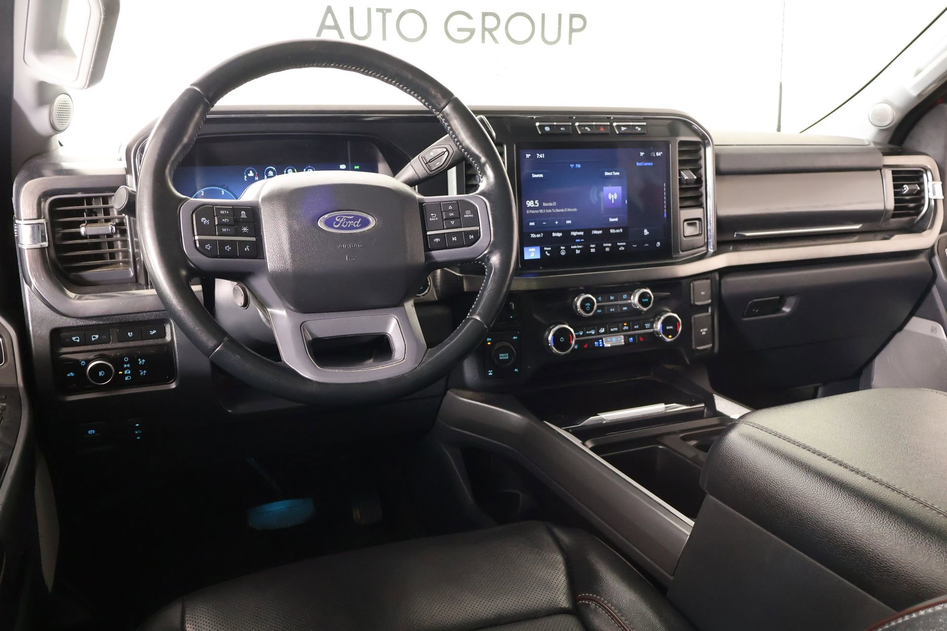 Used 2023 Ford F250 Lariat w/ Lariat Ultimate Package AWD/4WD image 2