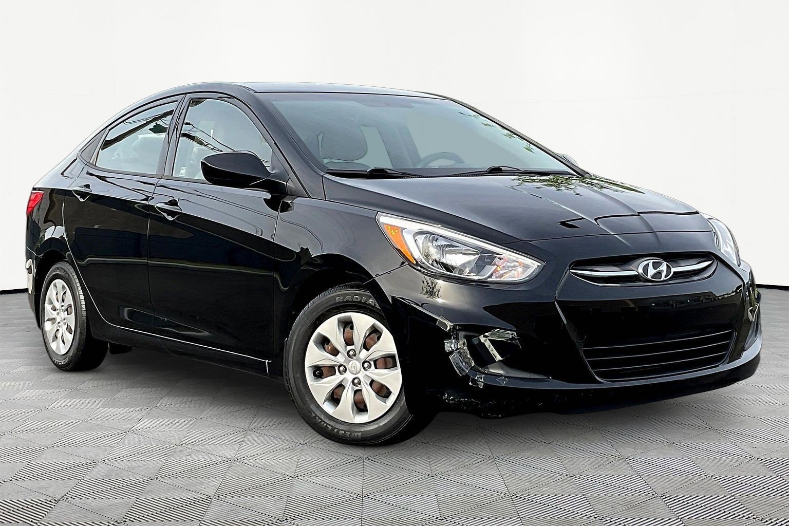 Used 2016 Hyundai Accent SE FWD image 3
