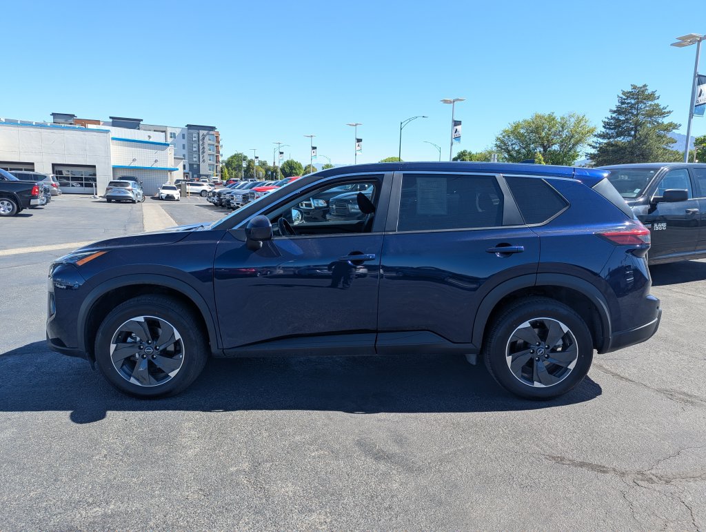 Used 2025 Nissan Rogue SV AWD/4WD image 7